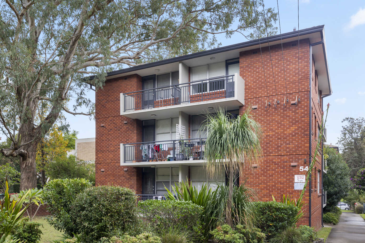19/54  Meadow Crescent Meadowbank